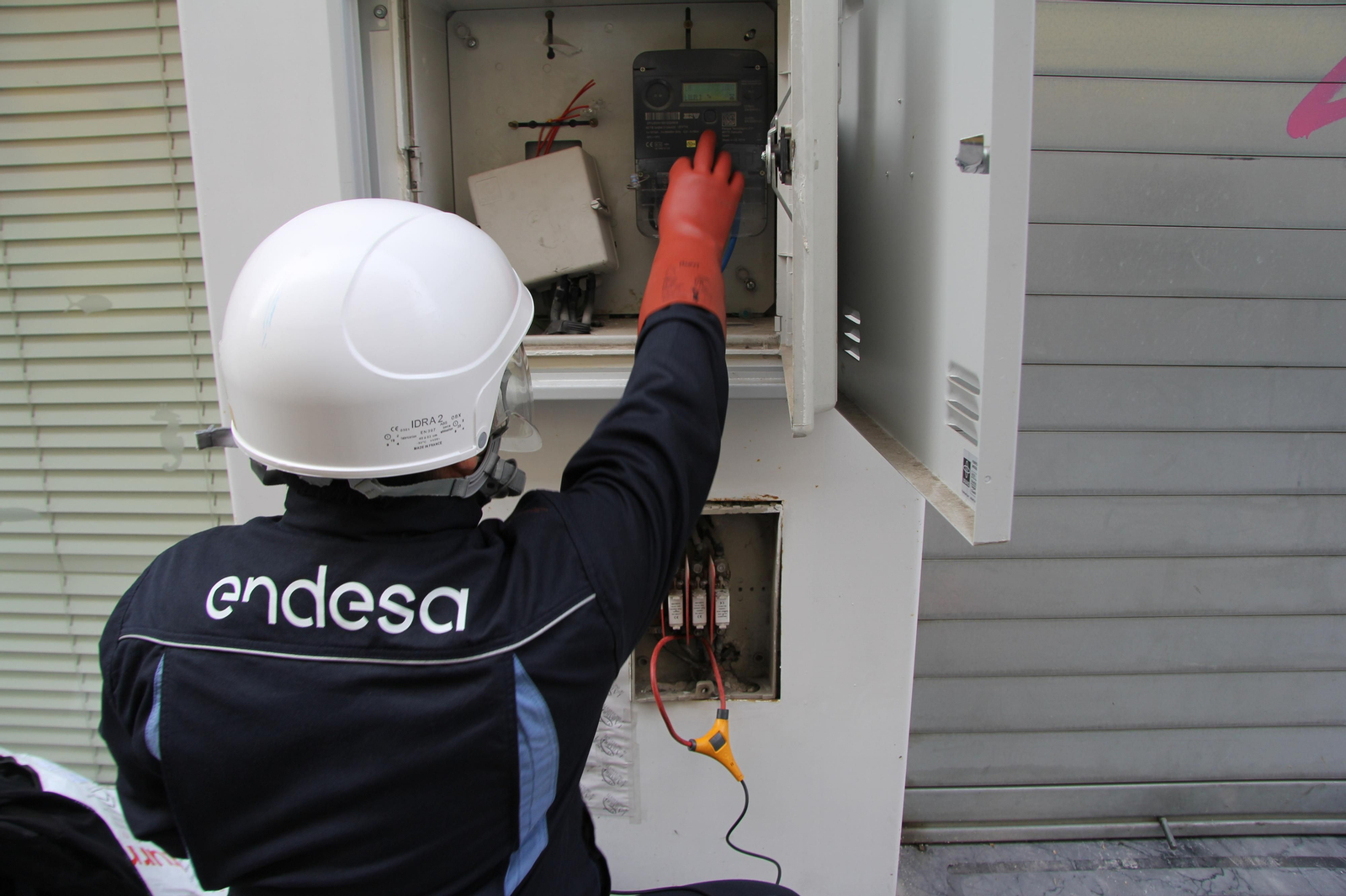Imagen de Operación Policial en Linares: Localizados 68 Enganches Eléctricos Ilegales en la Zona del Cerro